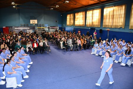 Emotiva Ceremonia de Investidura congrega a más de sesenta estudiantes de la carrera técnica de Enfermería