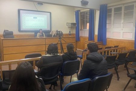 En torno a la sanción civil de las cláusulas abusivas se realizó conversatorio de Derecho en UNAP Sede Victoria