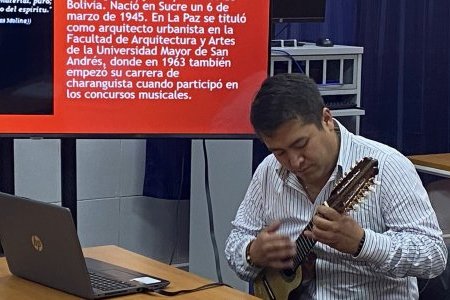 Doctorado en Estudios Culturales de la UNAP Sede Victoria aborda la importancia del Charango boliviano con relevante charla