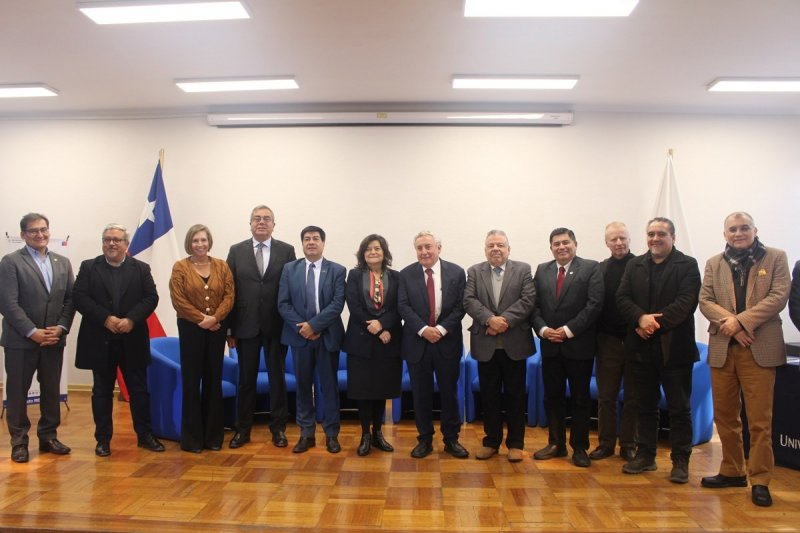 Rector de UNAP participó en lanzamiento de libro sobre la educación pública: “Es muy enriquecedor tener diferentes miradas”