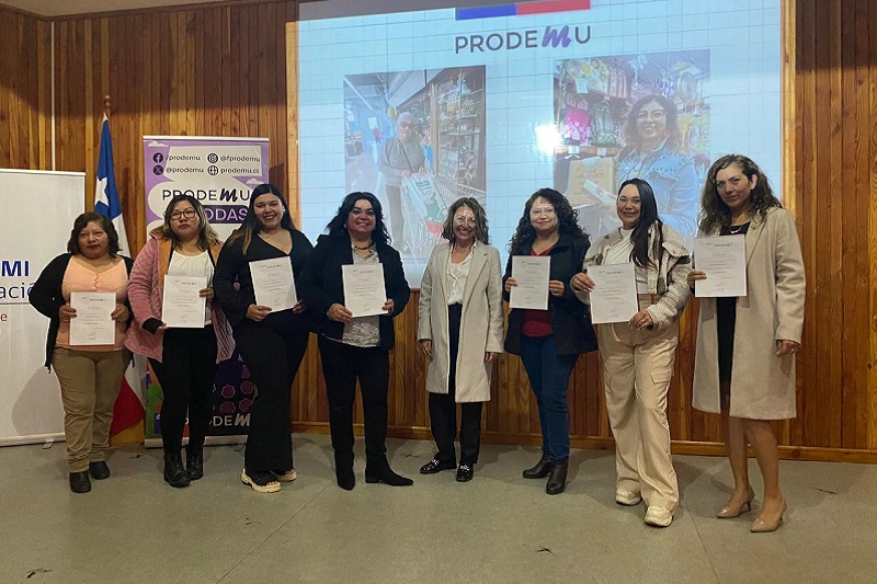 PRODEMU junto a la UNAP certifican a 60 emprendedoras de Iquique, Alto Hospicio y la Provincia del Tamarugal